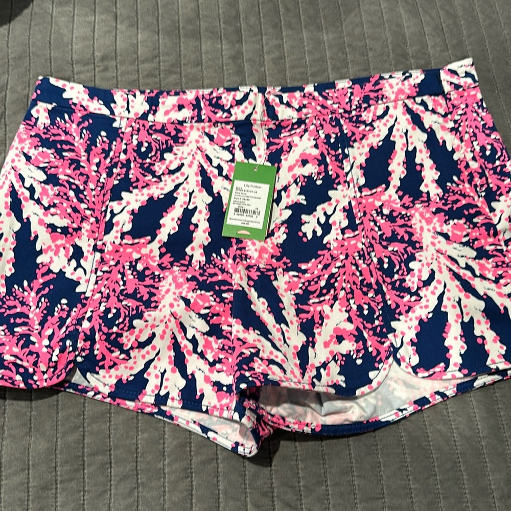 Lilly Pulitzer 
Gazelle stretch short 
Beyond the Sea